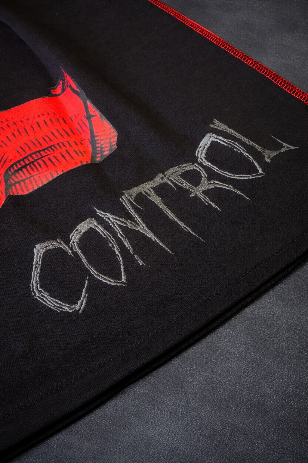 Тениска Out Of Control